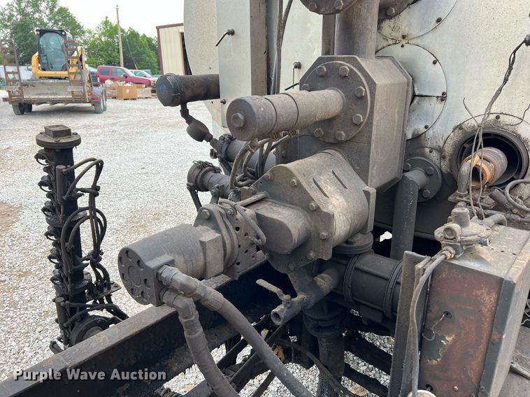 image for item II9027 2006 International 7400  oil distributor truck