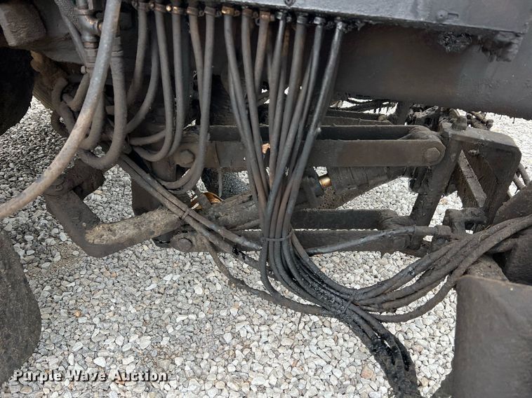 image for item II9027 2006 International 7400  oil distributor truck