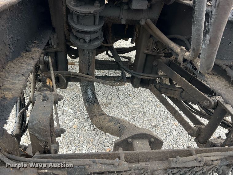 image for item II9027 2006 International 7400  oil distributor truck