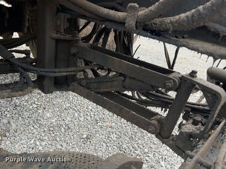 image for item II9027 2006 International 7400  oil distributor truck