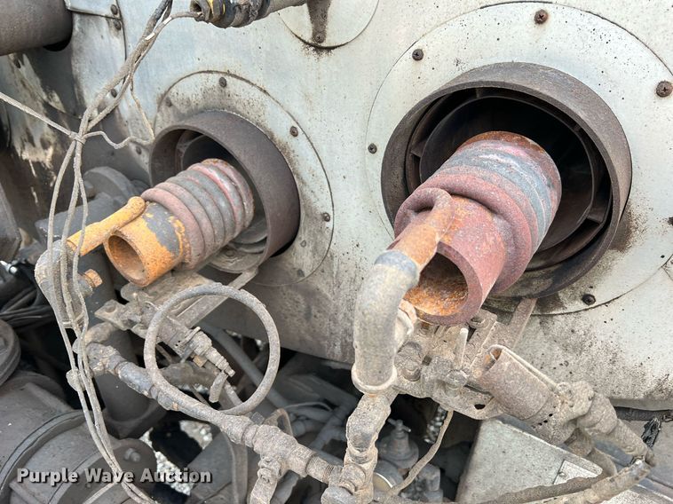 image for item II9027 2006 International 7400  oil distributor truck