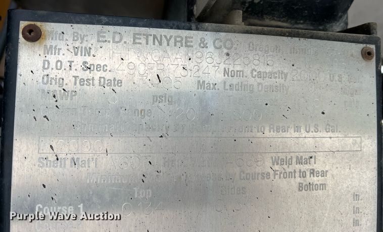 image for item II9027 2006 International 7400  oil distributor truck