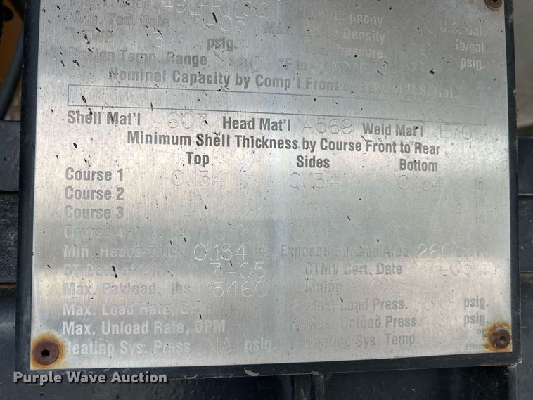 image for item II9027 2006 International 7400  oil distributor truck