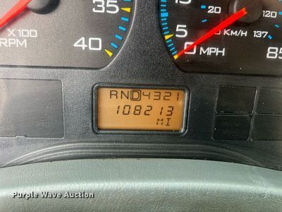 image for item II9027 2006 International 7400  oil distributor truck