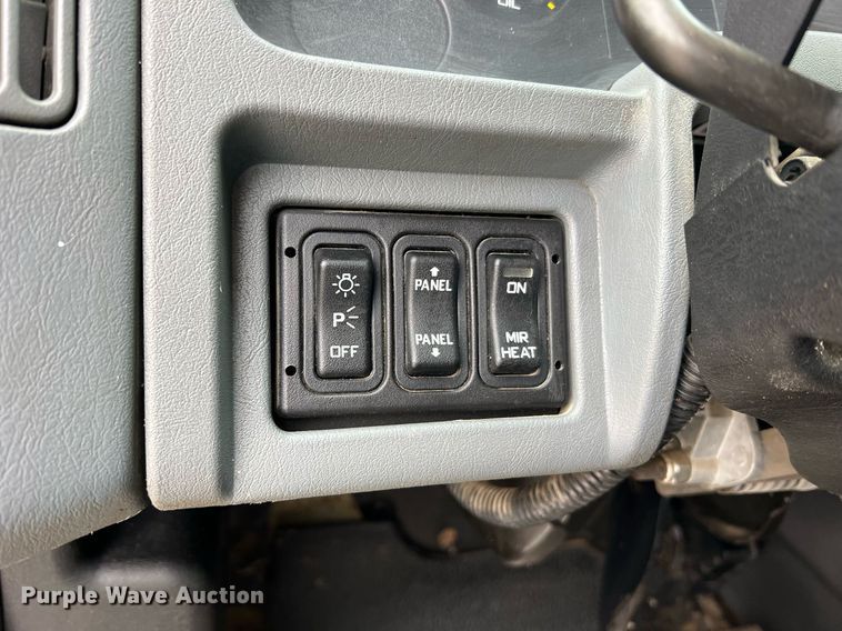 image for item II9027 2006 International 7400  oil distributor truck