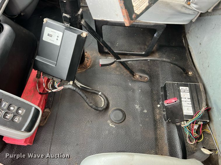 image for item II9027 2006 International 7400  oil distributor truck