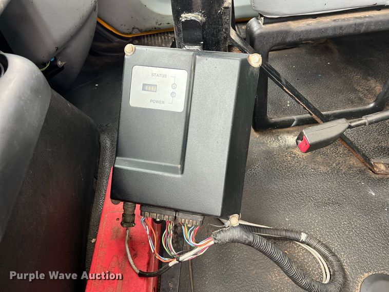 image for item II9027 2006 International 7400  oil distributor truck