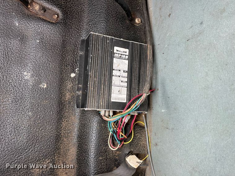 image for item II9027 2006 International 7400  oil distributor truck