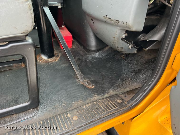 image for item II9027 2006 International 7400  oil distributor truck