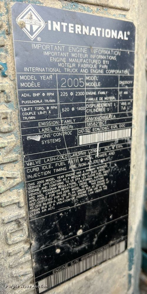 image for item II9027 2006 International 7400  oil distributor truck