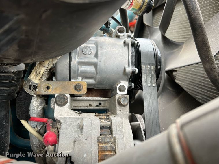 image for item II9027 2006 International 7400  oil distributor truck