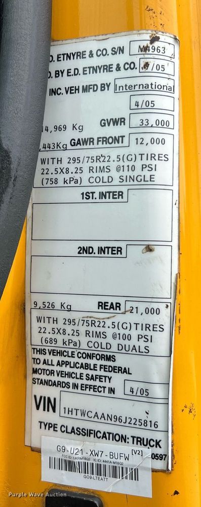 image for item II9027 2006 International 7400  oil distributor truck