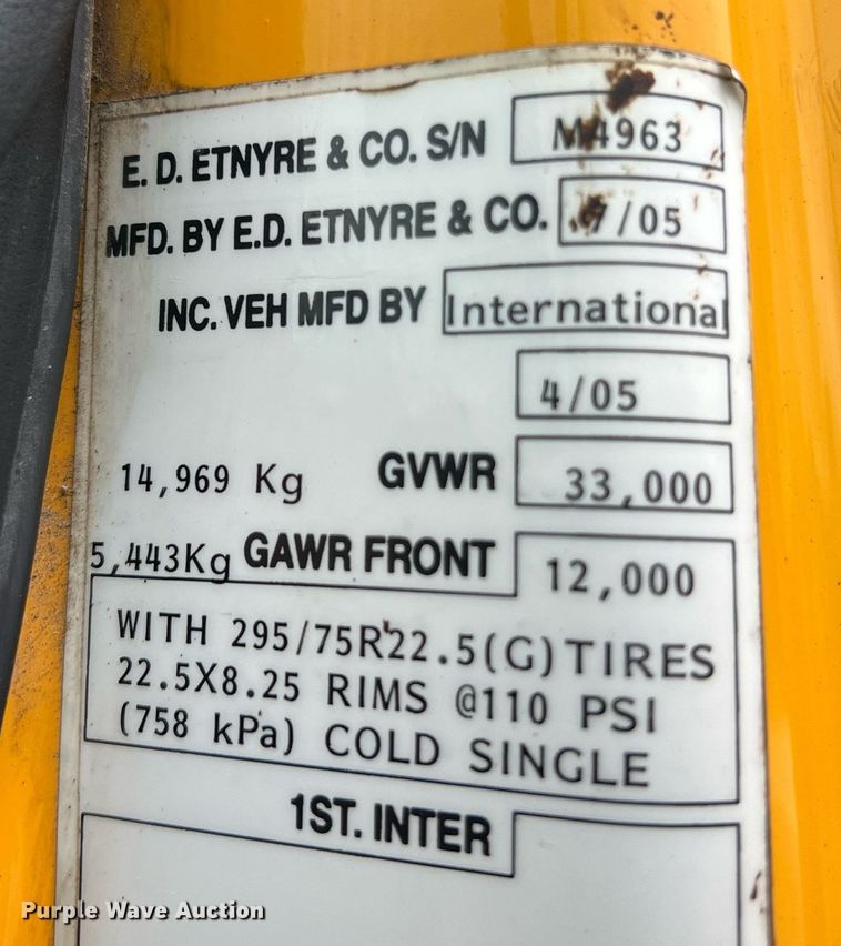 image for item II9027 2006 International 7400  oil distributor truck