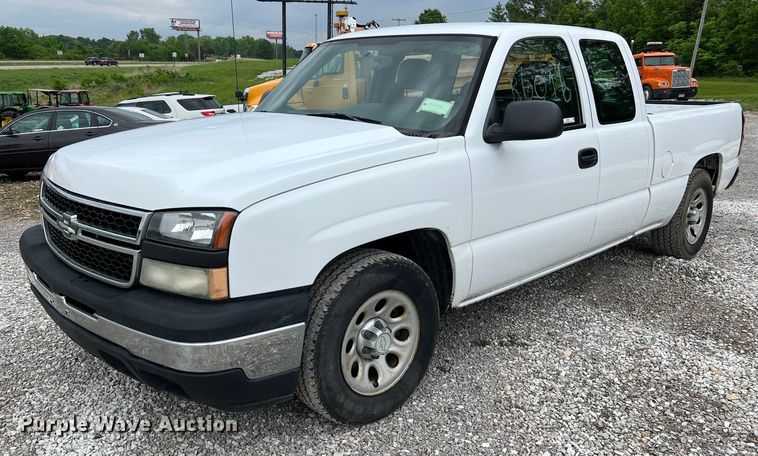 image for item II9028 2006 Chevrolet Silverado 1500  Ext. Cab pickup truck