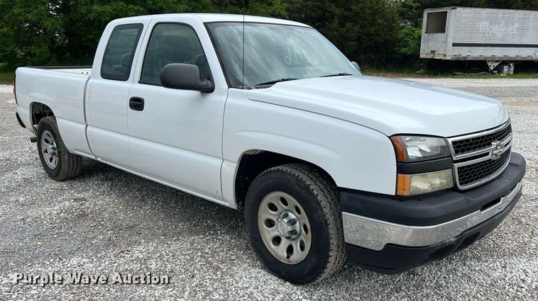 image for item II9028 2006 Chevrolet Silverado 1500  Ext. Cab pickup truck