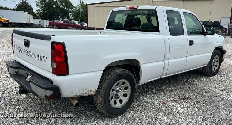 image for item II9028 2006 Chevrolet Silverado 1500  Ext. Cab pickup truck