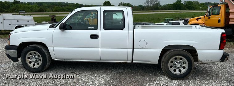 image for item II9028 2006 Chevrolet Silverado 1500  Ext. Cab pickup truck