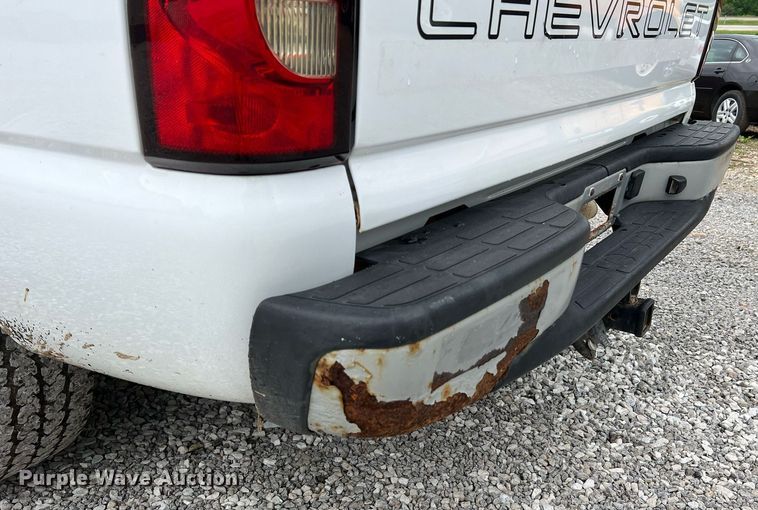 image for item II9028 2006 Chevrolet Silverado 1500  Ext. Cab pickup truck