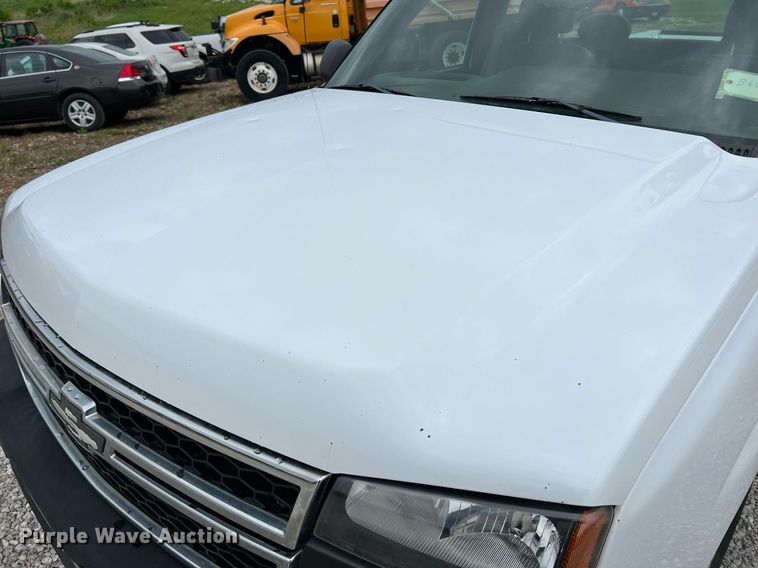 image for item II9028 2006 Chevrolet Silverado 1500  Ext. Cab pickup truck