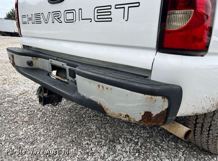 image for item II9028 2006 Chevrolet Silverado 1500  Ext. Cab pickup truck