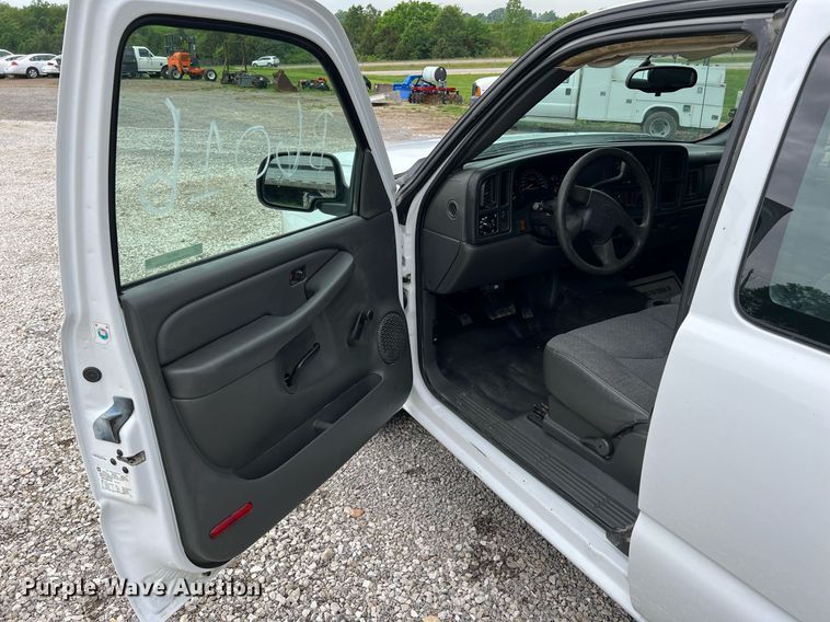 image for item II9028 2006 Chevrolet Silverado 1500  Ext. Cab pickup truck