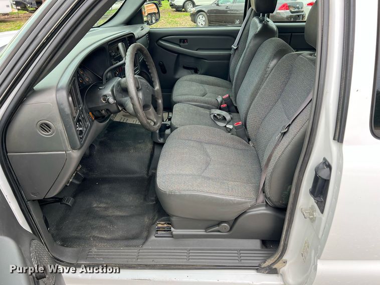 image for item II9028 2006 Chevrolet Silverado 1500  Ext. Cab pickup truck