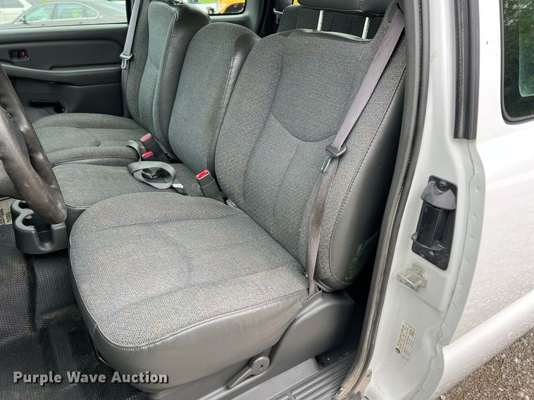 image for item II9028 2006 Chevrolet Silverado 1500  Ext. Cab pickup truck