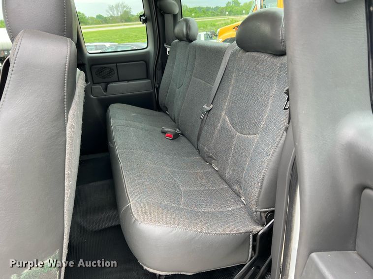 image for item II9028 2006 Chevrolet Silverado 1500  Ext. Cab pickup truck