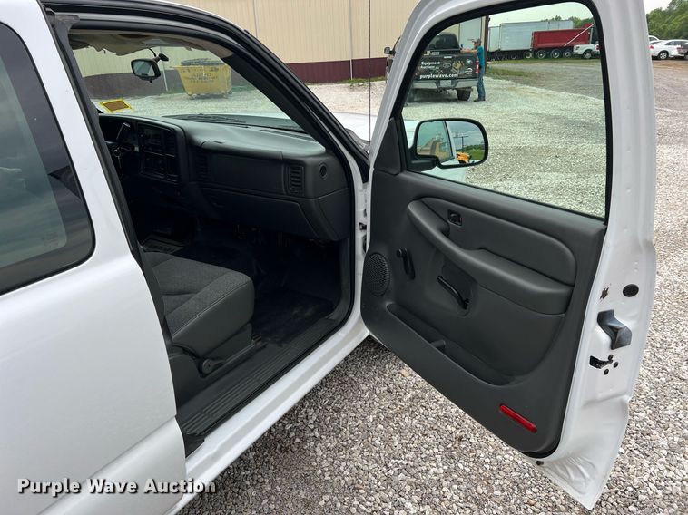 image for item II9028 2006 Chevrolet Silverado 1500  Ext. Cab pickup truck