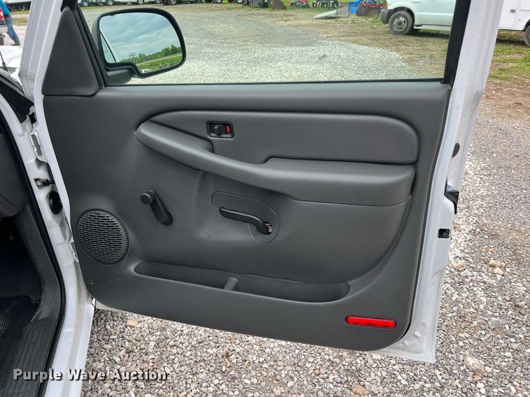 image for item II9028 2006 Chevrolet Silverado 1500  Ext. Cab pickup truck