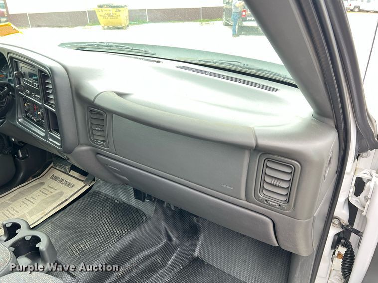 image for item II9028 2006 Chevrolet Silverado 1500  Ext. Cab pickup truck