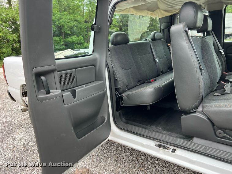 image for item II9028 2006 Chevrolet Silverado 1500  Ext. Cab pickup truck