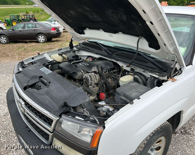 image for item II9028 2006 Chevrolet Silverado 1500  Ext. Cab pickup truck