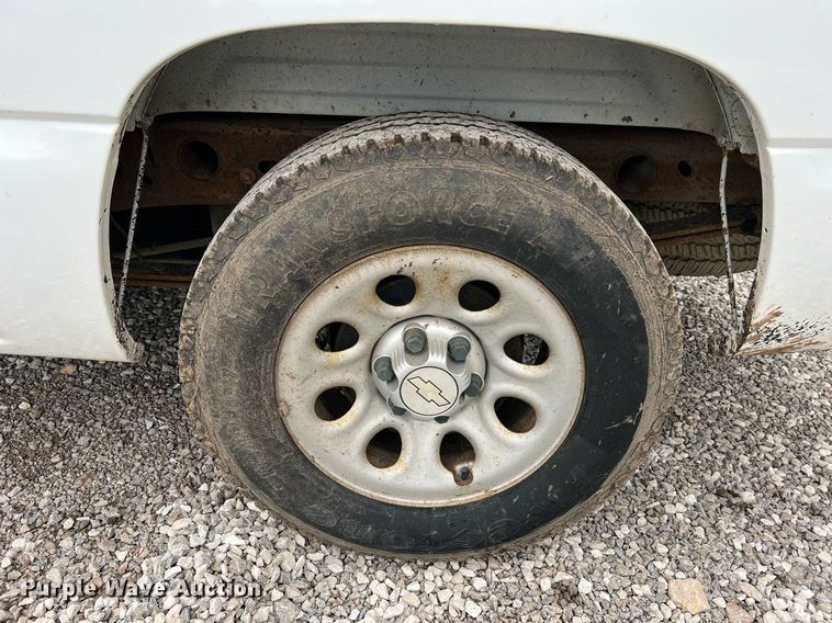 image for item II9028 2006 Chevrolet Silverado 1500  Ext. Cab pickup truck