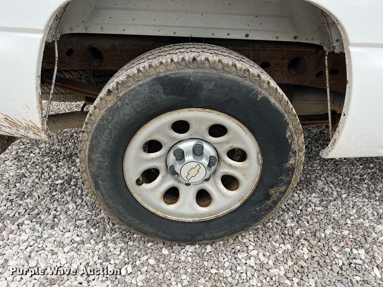 image for item II9028 2006 Chevrolet Silverado 1500  Ext. Cab pickup truck