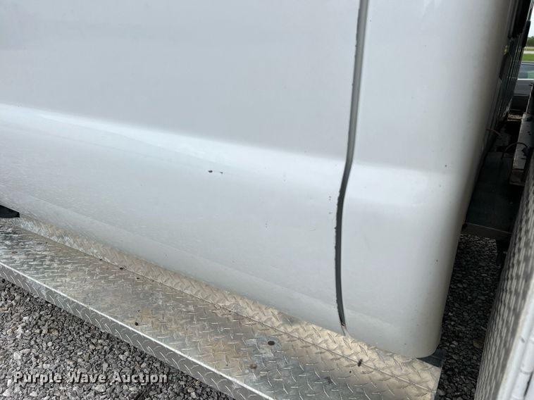 image for item II9029 2006 Ford F350 Super Duty XL  utility bed pickup truck