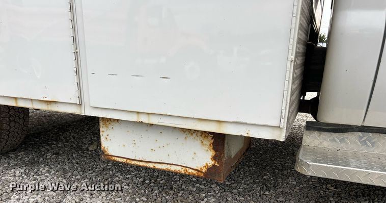 image for item II9029 2006 Ford F350 Super Duty XL  utility bed pickup truck