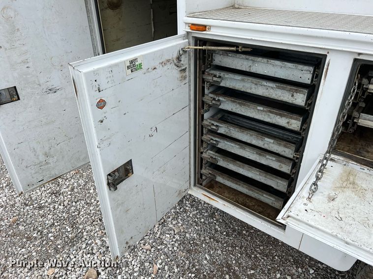 image for item II9029 2006 Ford F350 Super Duty XL  utility bed pickup truck