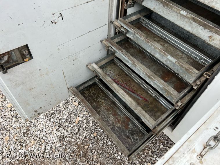 image for item II9029 2006 Ford F350 Super Duty XL  utility bed pickup truck