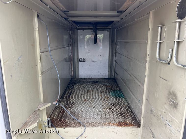 image for item II9029 2006 Ford F350 Super Duty XL  utility bed pickup truck