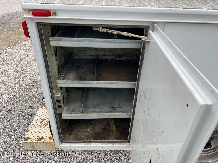 image for item II9029 2006 Ford F350 Super Duty XL  utility bed pickup truck