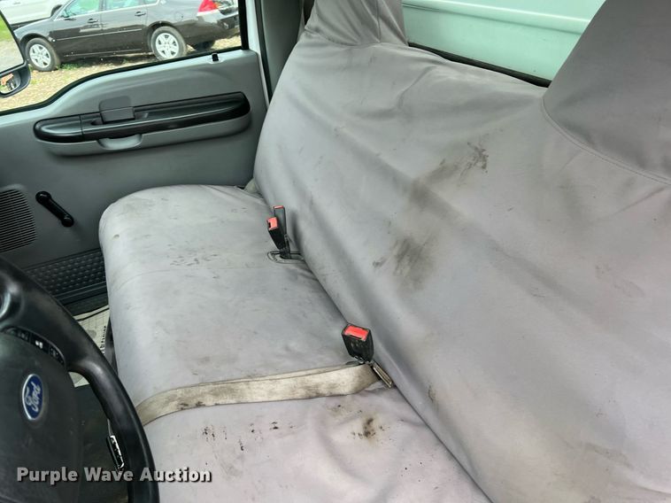 image for item II9029 2006 Ford F350 Super Duty XL  utility bed pickup truck