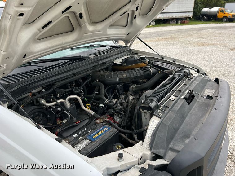 image for item II9029 2006 Ford F350 Super Duty XL  utility bed pickup truck