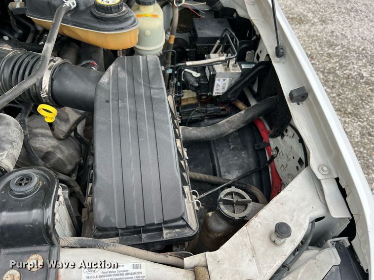 image for item II9029 2006 Ford F350 Super Duty XL  utility bed pickup truck