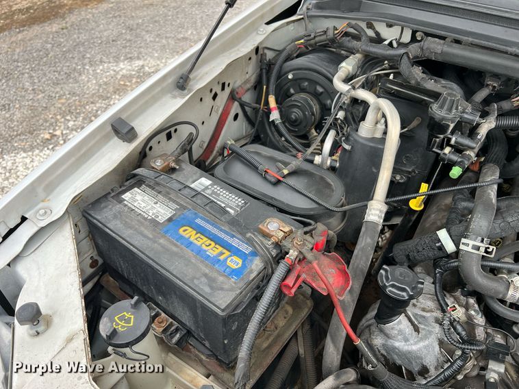 image for item II9029 2006 Ford F350 Super Duty XL  utility bed pickup truck