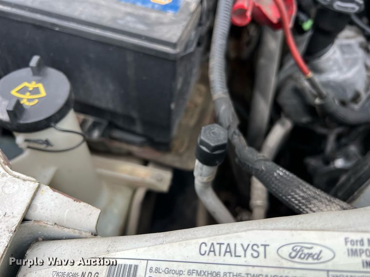 image for item II9029 2006 Ford F350 Super Duty XL  utility bed pickup truck