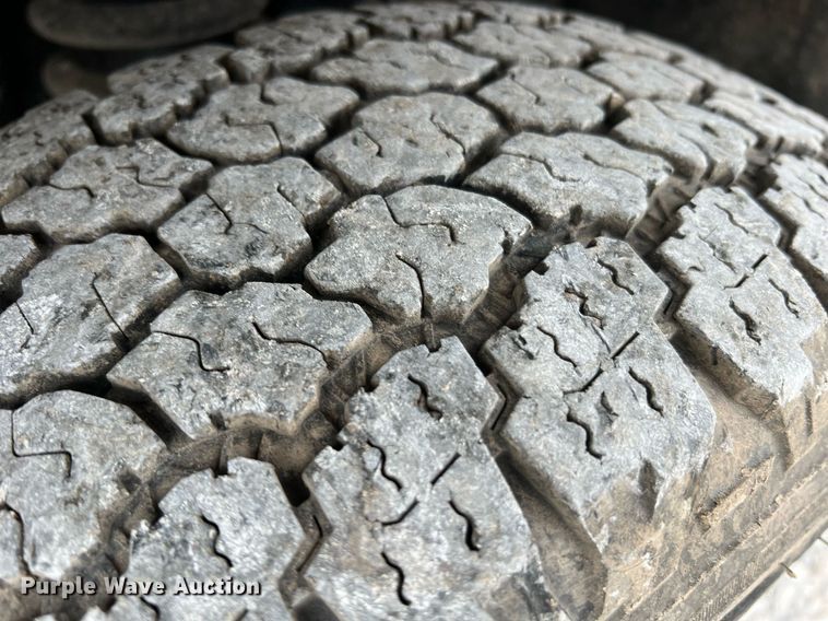 image for item II9029 2006 Ford F350 Super Duty XL  utility bed pickup truck