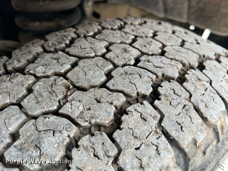 image for item II9029 2006 Ford F350 Super Duty XL  utility bed pickup truck