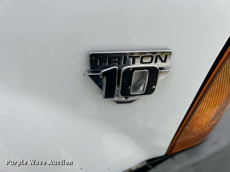 image for item II9029 2006 Ford F350 Super Duty XL  utility bed pickup truck