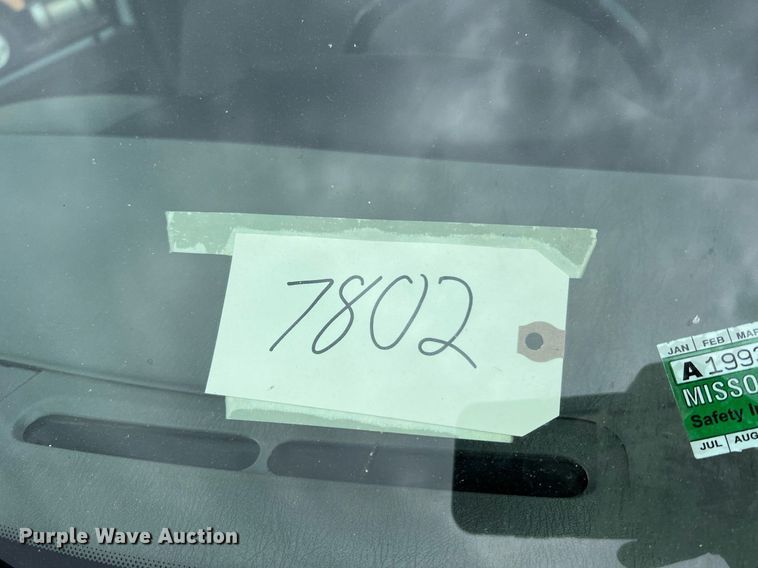 image for item II9029 2006 Ford F350 Super Duty XL  utility bed pickup truck